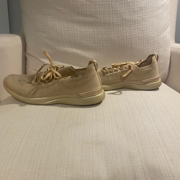 COPY - APL Women’s TechLoom Breeze Sneakers Sz. 8.5 / 39 - Picture 4 of 5